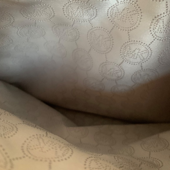 Michael Kors Satchel Fuschia - Picture 7 of 11